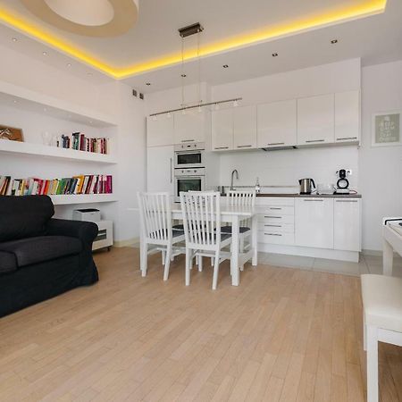 Modern Apartment Across The Ponds Varšava Exteriér fotografie