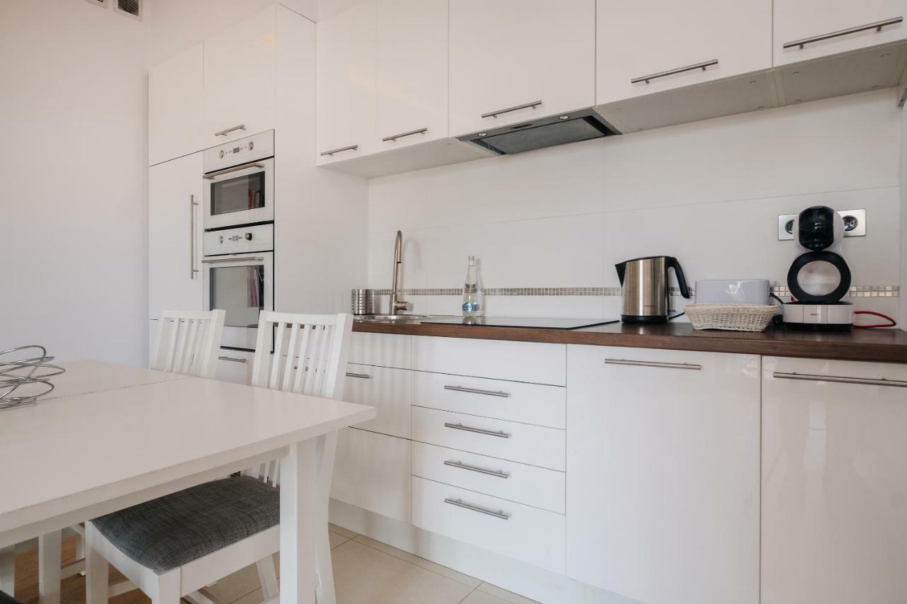 Modern Apartment Across The Ponds Varšava Exteriér fotografie