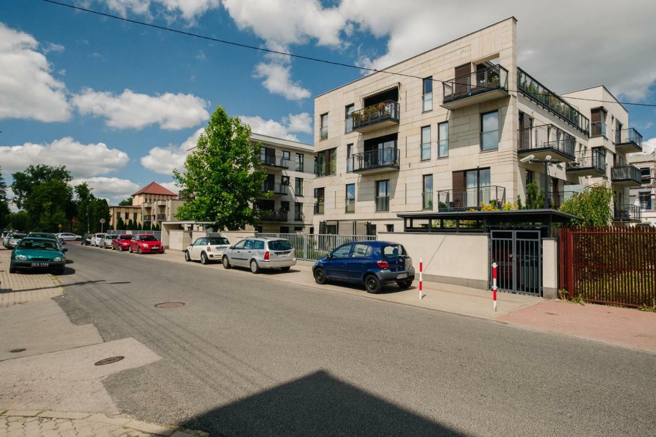Modern Apartment Across The Ponds Varšava Exteriér fotografie